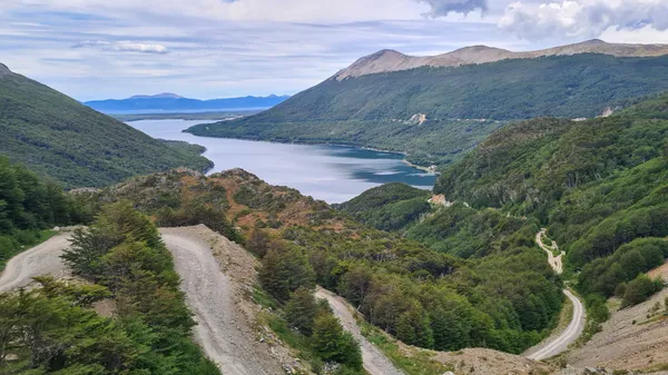 Paso Garibaldi con vista panorámica al valle en verano