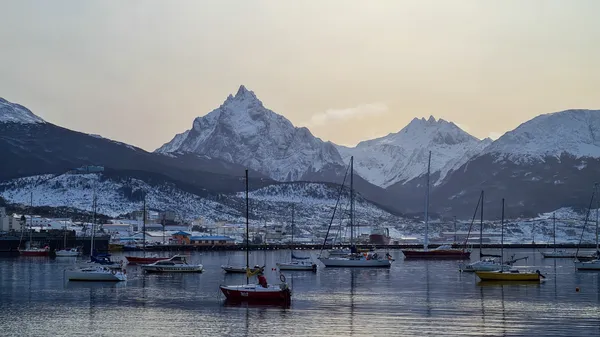 Monte Olivia y Cinco Hermanos desde el Canal Beagle